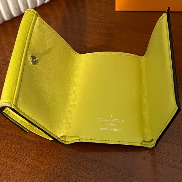 2019 Louis Vuitton Jaune Taigarama Discovery Mini Trifold Wallet - Picture 16 of 16